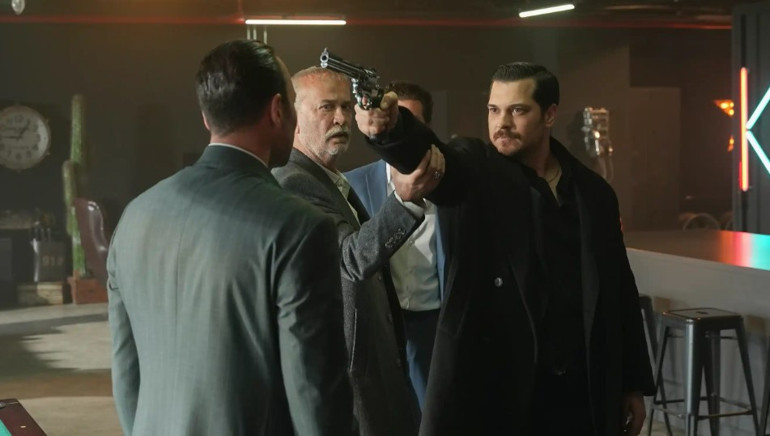 Büyük hesaplaşma nefes kesti... Eşref, Dinçeri affetmedi