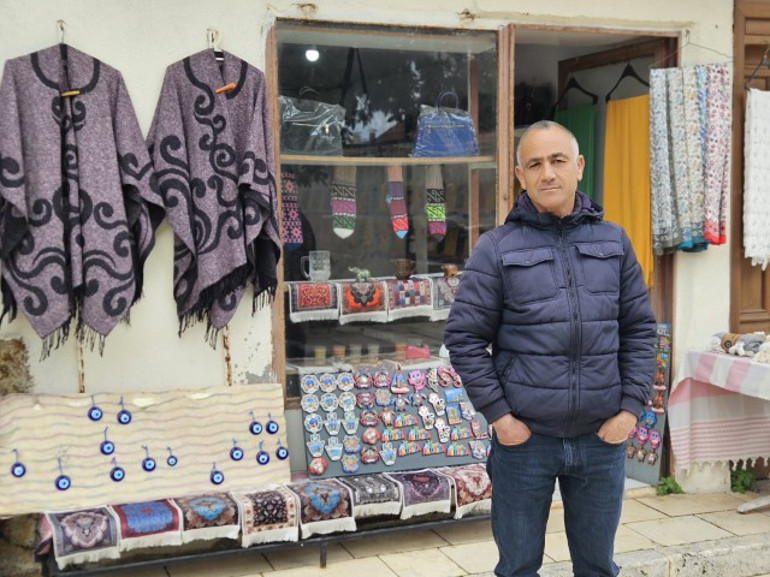 İş yerlerinden sökülmesi için kurul karar alınmıştı | Uygulama başladı; esnaf Venediki örnek gösterip çözüm talep etti