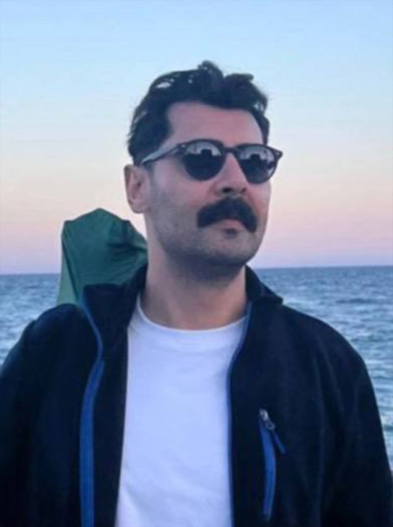 Antalyada nöbetten çıkan anestezi teknikeri otomobilinde ölü bulundu Eşi fenalık geçirdi