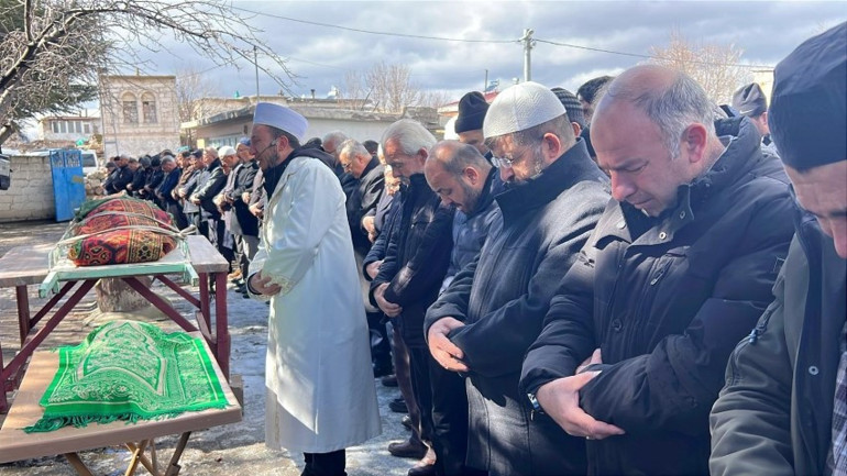 En acı görev: İmam, cenaze sırasında fenalık geçirdi