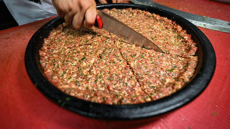 Hatay tepsi kebabı nasıl yapılır Ustasından Hatay tepsi kebabı tarifi