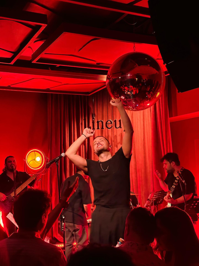 Sahnede, müzede, koridorlarda…