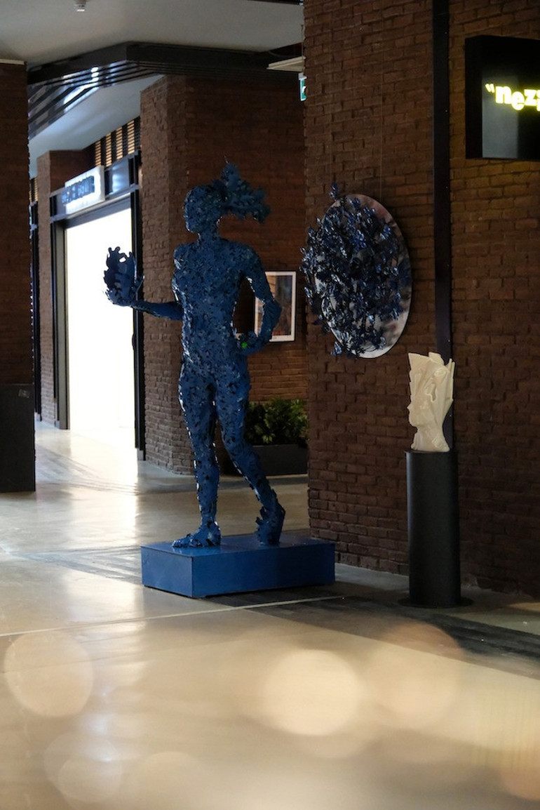 Sahnede, müzede, koridorlarda…