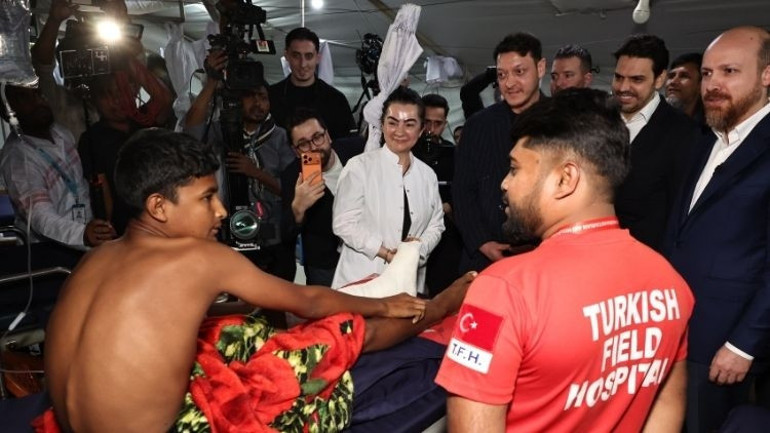 Bilal Erdoğan ile TİKA Başkanı Eren, Bangladeşte mülteci kampı ve hastane ziyaretinde bulundu