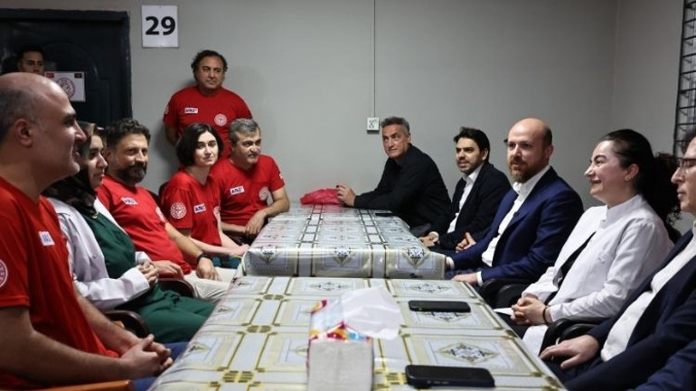 Bilal Erdoğan ile TİKA Başkanı Eren, Bangladeşte mülteci kampı ve hastane ziyaretinde bulundu
