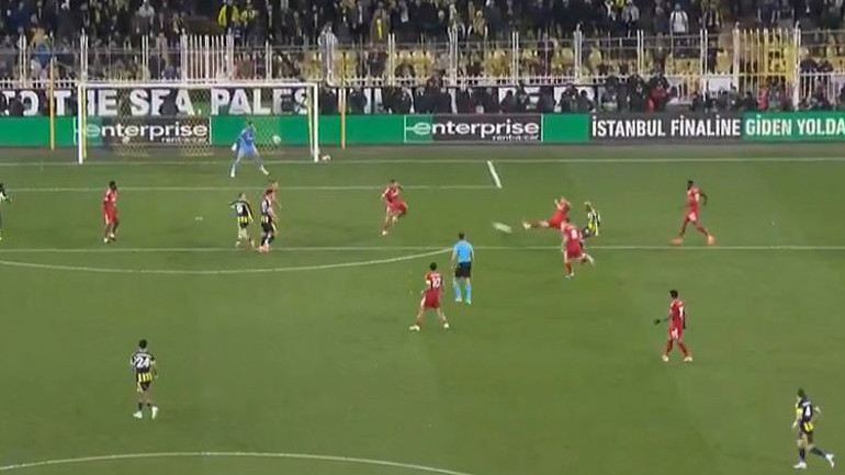 Kadıköyde hakeme büyük tepki Fenerbahçe penaltı bekledi, Tedesco sarı kart gördü