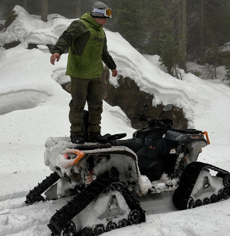 Off-road tutkusu engel tanımıyor... Ünlü oyuncu zorlu parkurlarda