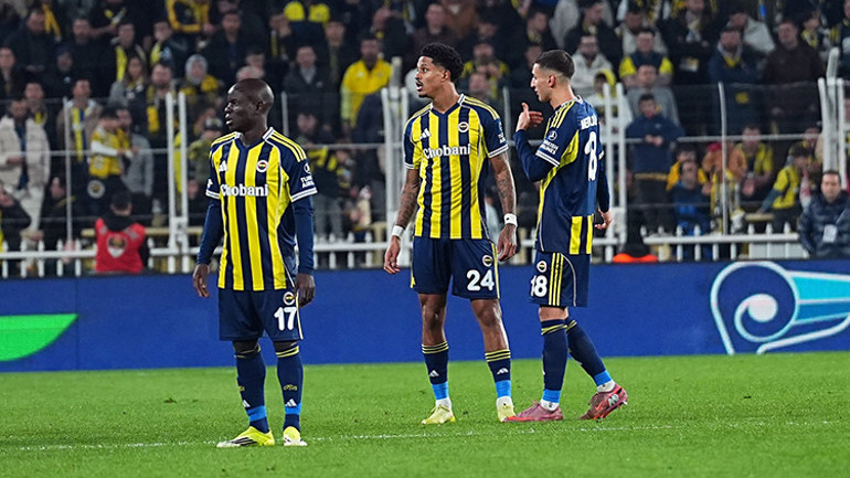 Fenerbahçenin Nottingham yenilgisi sonrası sert eleştiri Bu maç hocaya yazar Kalp sökülünce beyin durdu