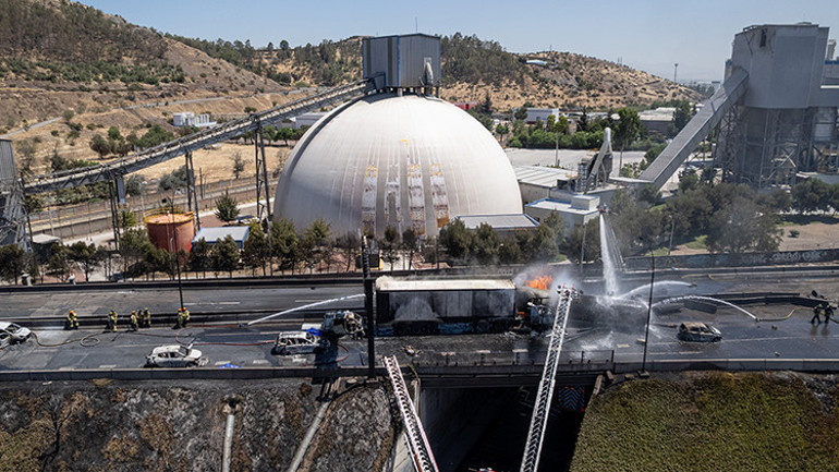 Şilide gaz yüklü tanker havaya uçtu: 4 ölü, 17 yaralı