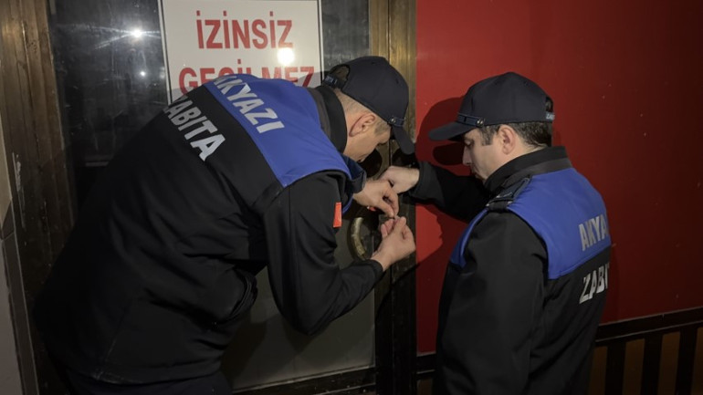 İmalathanede skandal görüntü Ayakla hamur çiğnenen işletme mühürlendi