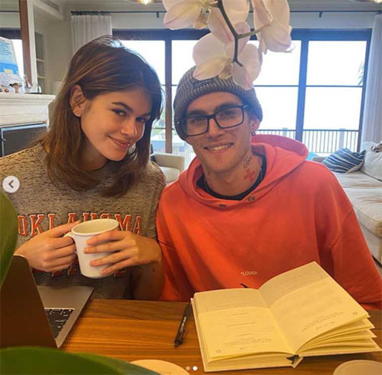 Servet, şöhret, zengin ve yakışıklı eş, güzel çocuklar... Tarlada çalışırken keşfedilmişti: 60 yaşına bir yıldız olarak giriyor