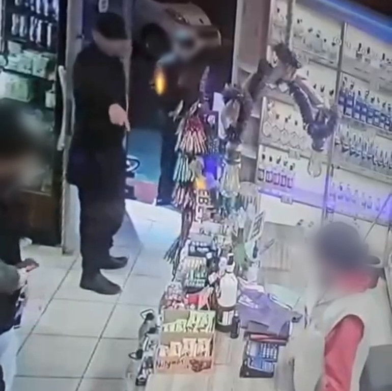 Polisten kaçmak için kuryelere özel not bırakmış