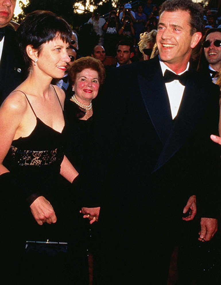 Oğluyla yaşıt güzel sevgilisinden ayrılmıştı... 70ine geldi ama durulmak bilmiyor... Hayali 10 çocuklu bir baba olmak