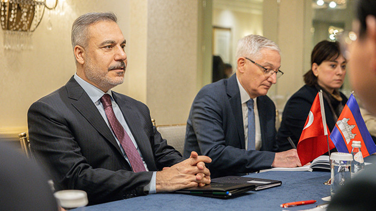 Bakan Fidan, Kamboçya Başbakanı Hun Manet ile bir araya geldi