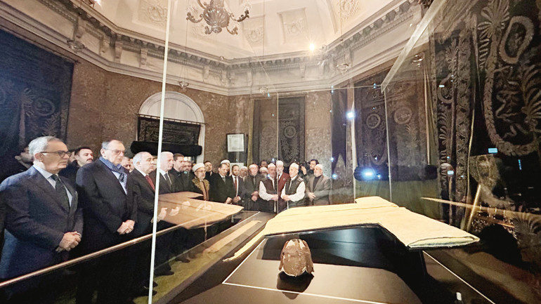 Hırka-i Şerif ziyarete açıldı