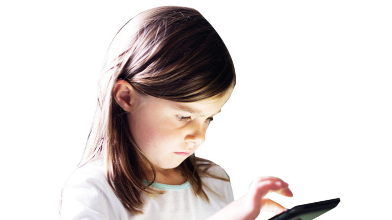 Küçük çocuklara ekran günde 2 saat bile tehlikeli