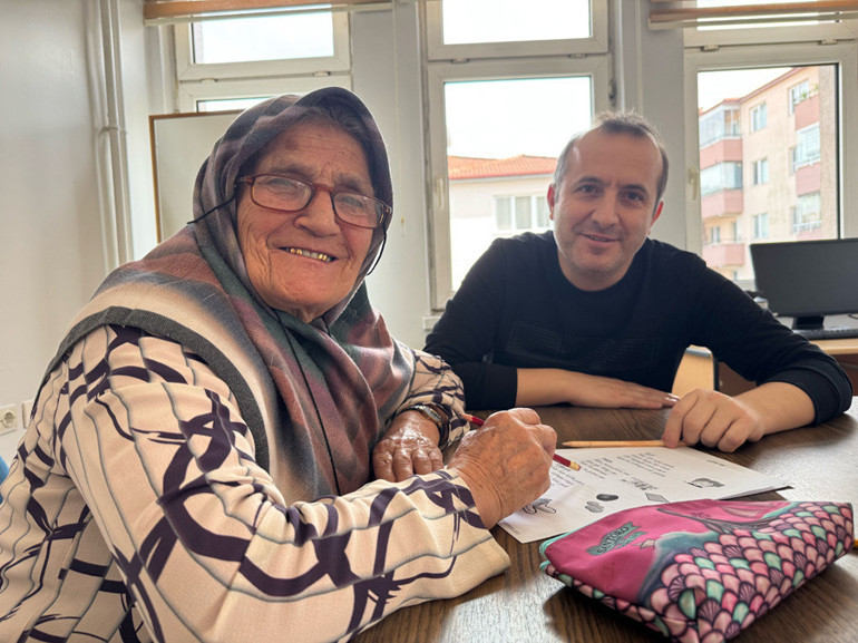 80’inden sonra okuma yazma öğrendi