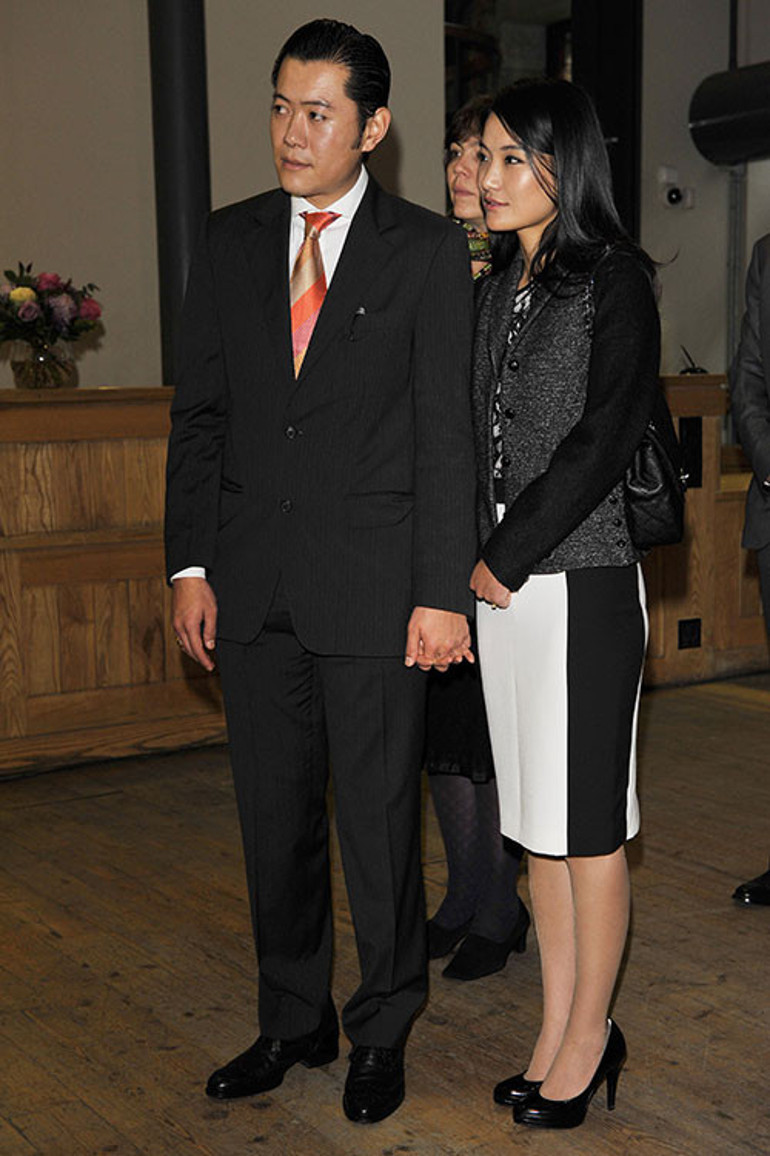 Aynı anda istediği kadar çok kadınla evlenebilirdi... Aşk uğruna bir ülkenin geleneğini tarihe gömdü... Karısından başka kimseyi sevmedi