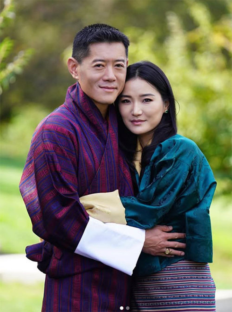 Aynı anda istediği kadar çok kadınla evlenebilirdi... Aşk uğruna bir ülkenin geleneğini tarihe gömdü... Karısından başka kimseyi sevmedi