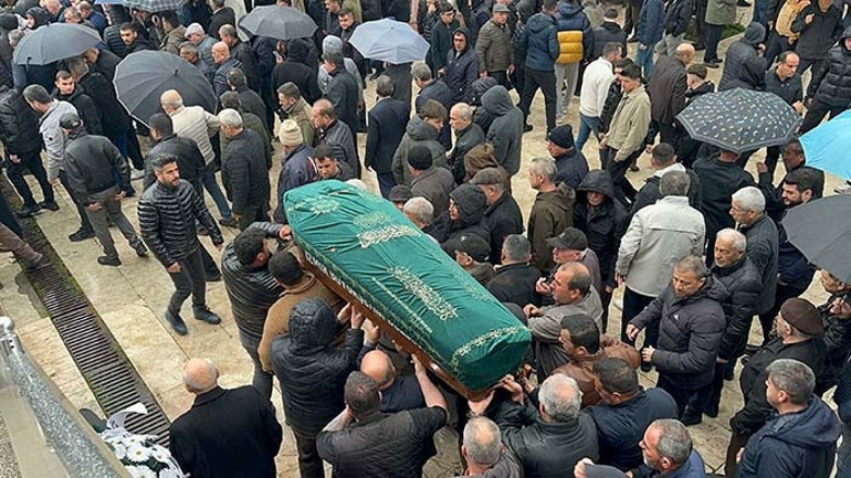 İzmirde feci ölüm TIRdan düşen saman balyalarının altında kaldı