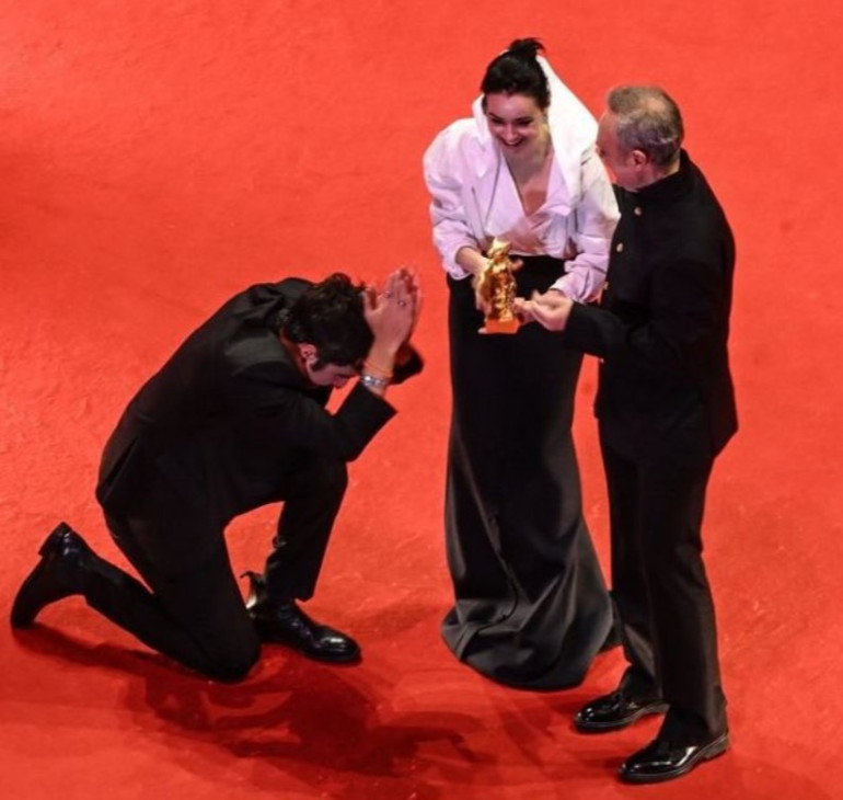 Berlinde Türk gecesi... Altın Ayı ödülü Sarı Zarflar’ın