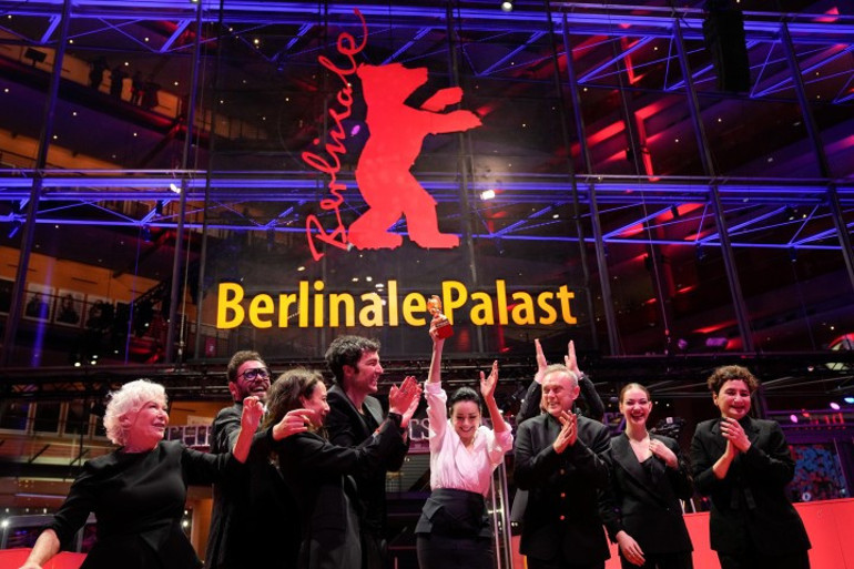 76. Berlin Film Festivali’nde Alman bakan salonu terk etti