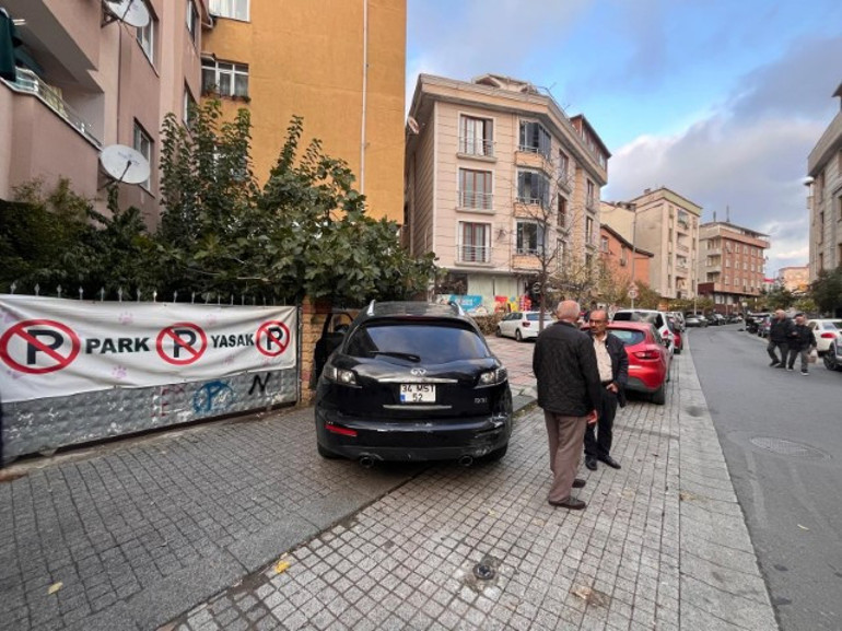 İstanbulda akılalmaz olay Şoför koltuğundayken kendi aracının altında kaldı: Otomatik vites olduğu için olmuş olabilir
