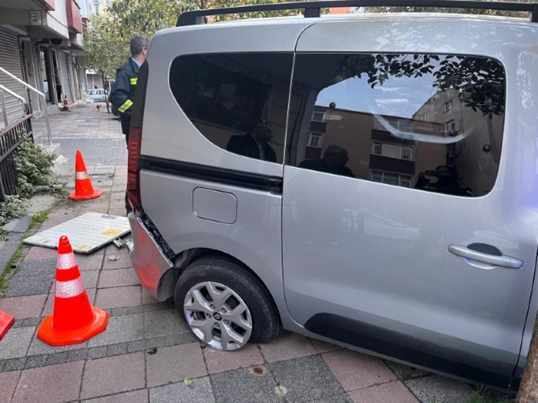 İstanbulda akılalmaz olay Şoför koltuğundayken kendi aracının altında kaldı: Otomatik vites olduğu için olmuş olabilir
