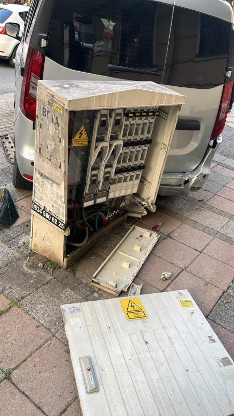 İstanbulda akılalmaz olay Şoför koltuğundayken kendi aracının altında kaldı: Otomatik vites olduğu için olmuş olabilir