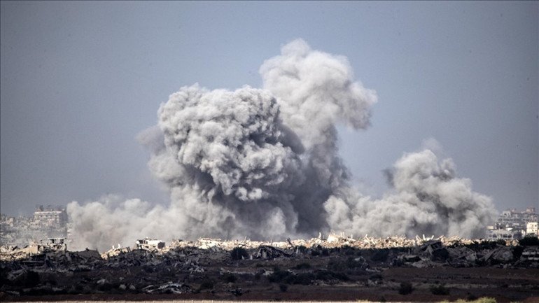 İsrail, Gazzeyi savaş uçakları ve toplarla hedef aldı