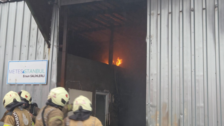 Eyüpsultanda 3 iş yerinde yangın