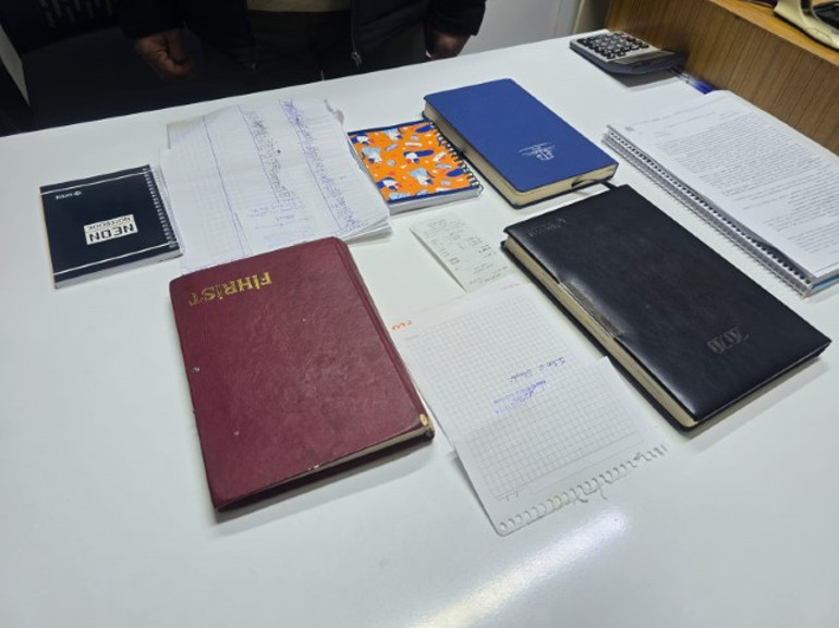 Mahallelinin borcunu kapattı