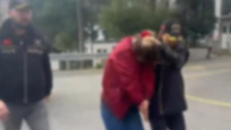 İstanbulda toplu taşıma aracındaki yolcuyu tehdit eden şüpheli tutuklandı