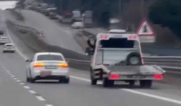 Tuzla’da sıkıştırdığı otomobile çarptı; sürücüyü darbeden çekici şoförü yakalandı