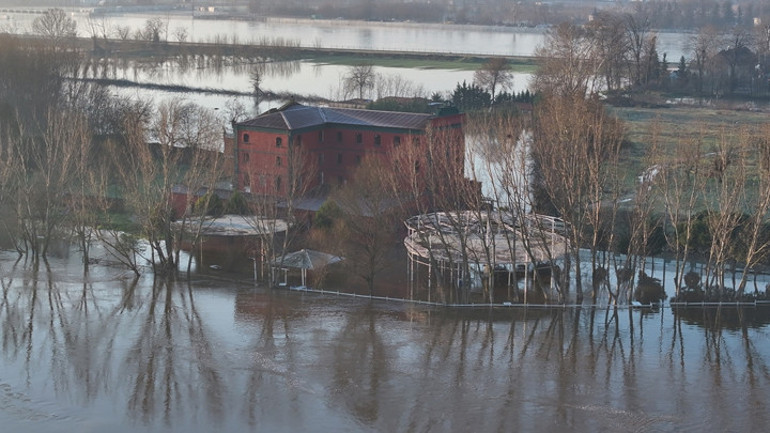Kırmızı uyarı koduyla izlenen Meriç Nehrinin debisi artıyor Çok sayıda ekip sevk edildi