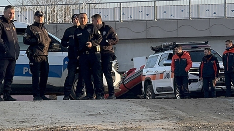 Kırmızı uyarı koduyla izlenen Meriç Nehrinin debisi artıyor Çok sayıda ekip sevk edildi