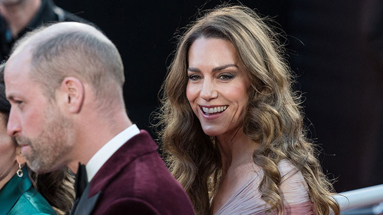 Tutumlu prenses yaptı yine yapacağını... Kaç yıllık eskilerini giyiyor, kimse gözünü ondan alamıyor