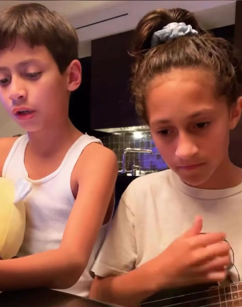  Biz hep üç kişiydik