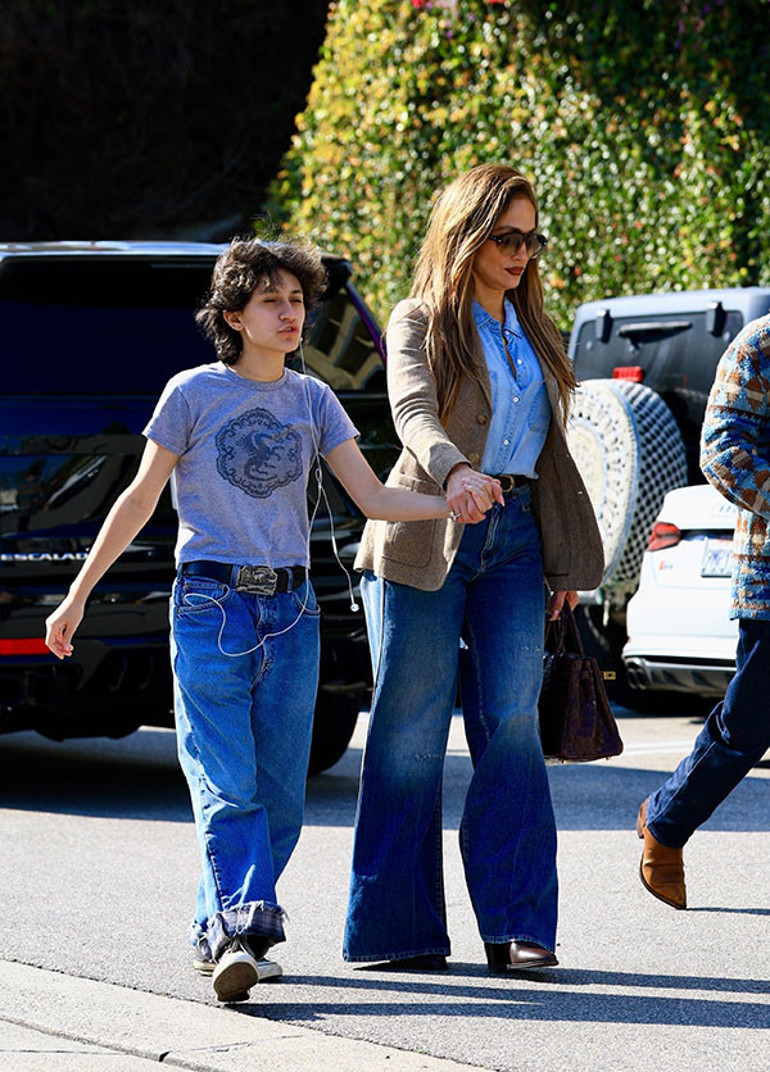  Biz hep üç kişiydik