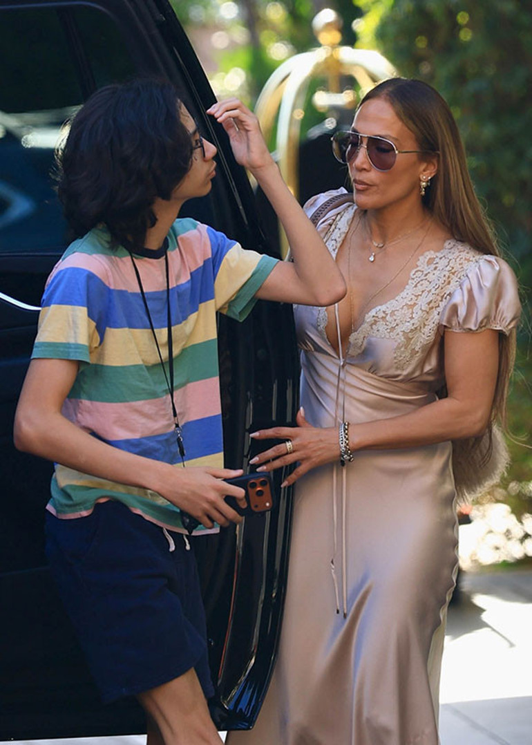  Biz hep üç kişiydik