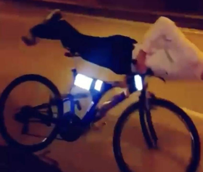 Bisikletli çocuğun feci ölümü Uzanarak kullanırken otomobille kafa kafaya çarpıştı