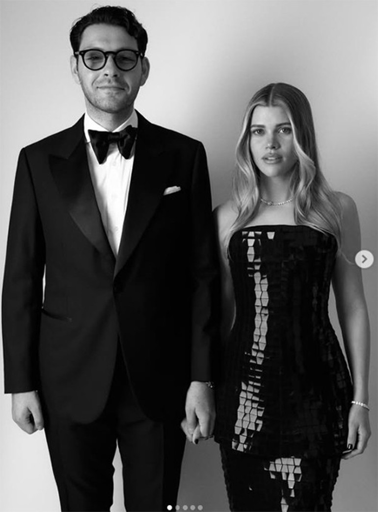 Hızlı aşkların biri bitmeden diğeri başlardı... Evlenince bambaşka biri oldu... Bir çocuğu karnında, bir çocuğu yanında