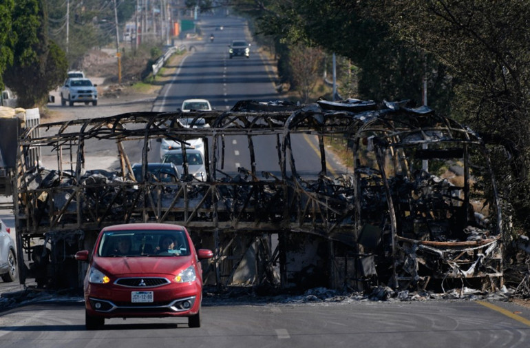 Meksikada kanlı bilanço El Menchonun öldürülmesi sonrası çıkan olaylarda 55 kişi hayatını kaybetti
