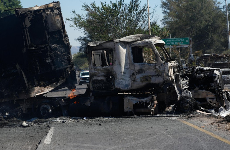 Meksikada kanlı bilanço El Menchonun öldürülmesi sonrası çıkan olaylarda 55 kişi hayatını kaybetti