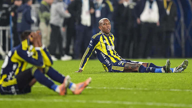 Fenerbahçeye Kasımpaşa beraberliği sonrasında usta yazarlardan eleştiriler: Ele geçen fırsat ancak böyle tepilir , Tedesconun ayarlarla aşırı oynaması ritim kaybettirdi , Hayal kırıklığının başkenti oldu