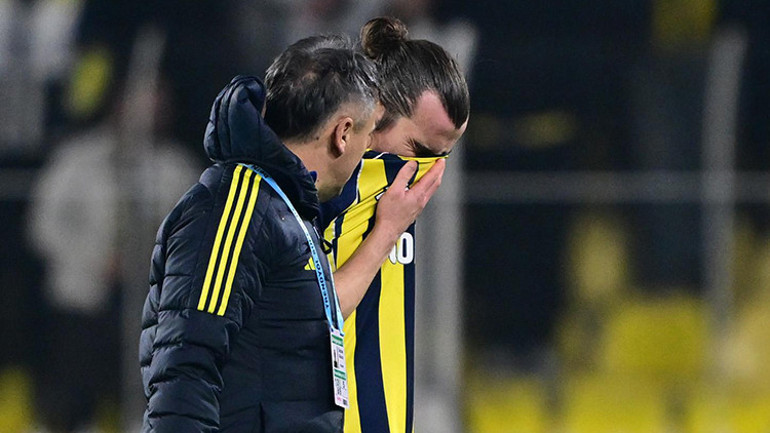 Fenerbahçeye Kasımpaşa beraberliği sonrasında usta yazarlardan eleştiriler: Ele geçen fırsat ancak böyle tepilir , Tedesconun ayarlarla aşırı oynaması ritim kaybettirdi , Hayal kırıklığının başkenti oldu
