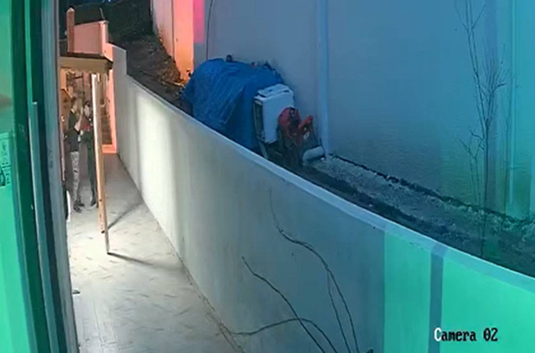 14 aylık bebek ve babası komşuları tarafından darbedilmişti: Güvenlik kamerası görüntüleri ortaya çıktı