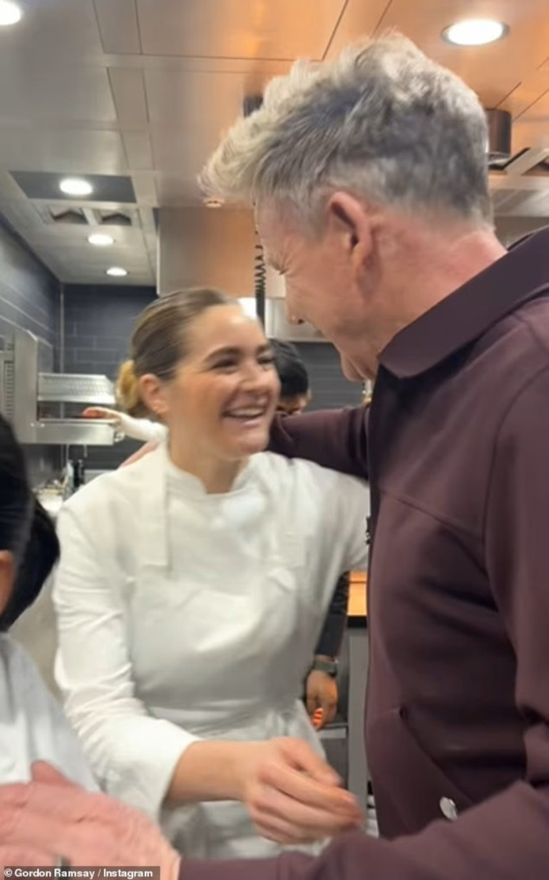 ‘Torpilli çocuk işini sevmiyorum’ demişti… Ünlü şef kendi kızını lüks restoranında aşçı yaptı… En dipten en tepeye yükselecek