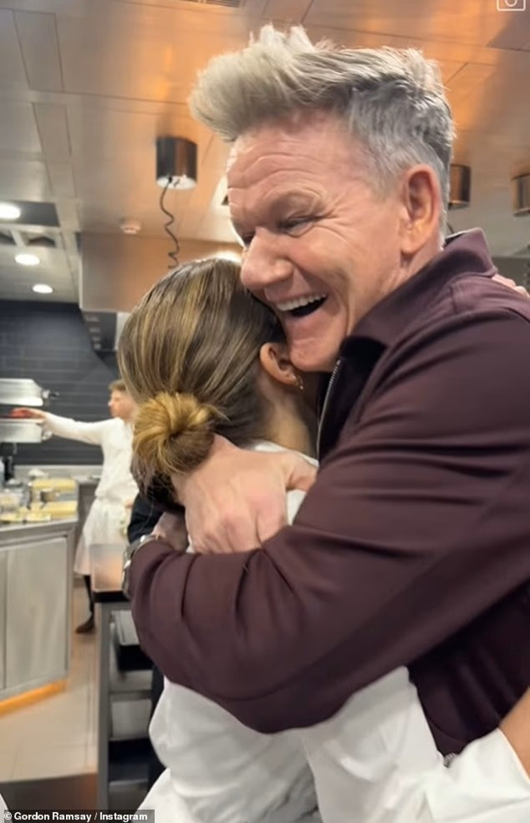‘Torpilli çocuk işini sevmiyorum’ demişti… Ünlü şef kendi kızını lüks restoranında aşçı yaptı… En dipten en tepeye yükselecek