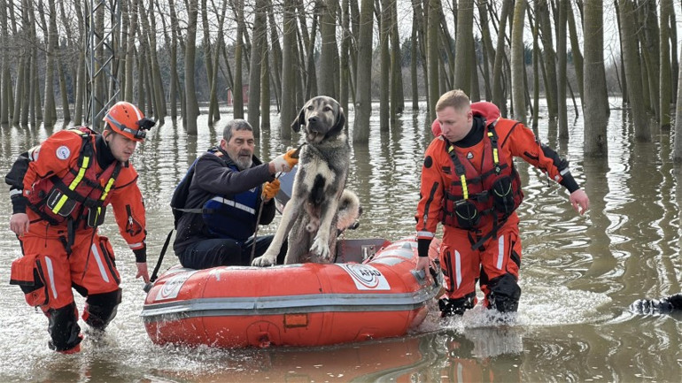 Kentte kırmızı alarm verilmişti Tehlike azaldı, geçişler kontrollü yapılıyor